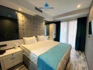 Hotel Blue Ottoman