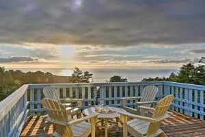 Pacific Coast House with Private Hot Tub! - Upper Lake