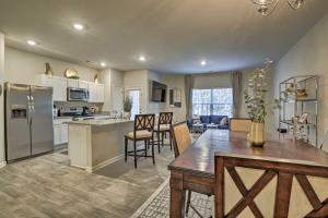 Lithonia Townhome about 7 Mi to Stone Mountain Park!