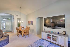 Snowbird and Golfer Oasis! Lake-View Peoria Retreat