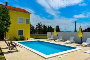 Villa Kutija with heated pool