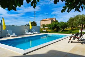 Villa Kutija with heated pool