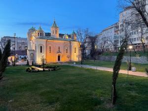 East & West Apartments