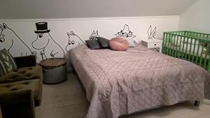 Beautiful Expansive House with Sea views, large private bedrooms available in shared house