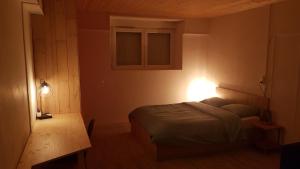 Appartements T2 rdc calme, idealement place, parking & jardin : photos des chambres