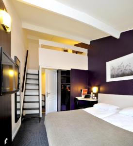Hotels Brit Hotel Lyon Nord Dardilly : Chambre Triple Supérieure - Non remboursable