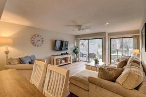 Apartment room in 188 The Greens 2 BR Shipyard Golf Condo