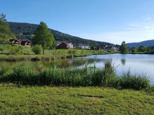 Chalets Tranquil Holiday Home in Piltdown with Terrace, Garden, Barbecue : photos des chambres