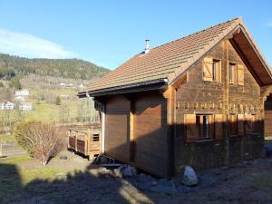 Chalets Tranquil Holiday Home in Piltdown with Terrace, Garden, Barbecue : photos des chambres