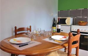 Maisons de vacances Awesome home in Hames-Boucres with 1 Bedrooms and WiFi : photos des chambres