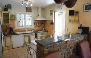 Amazing Home In Prades Sur Vernazobre