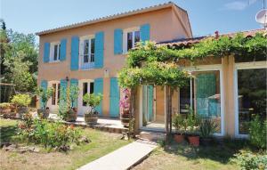 Maisons de vacances Beautiful home in Prades sur Vernazobre with 4 Bedrooms, WiFi and Outdoor swimming pool : photos des chambres