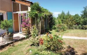 Maisons de vacances Beautiful home in Prades sur Vernazobre with 4 Bedrooms, WiFi and Outdoor swimming pool : photos des chambres