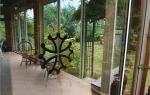 Maisons de vacances Beautiful Home In Prades Sur Vernazobre With 4 Bedrooms, Wifi And Outdoor Swimming Pool : photos des chambres