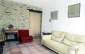 Maisons de vacances Pet Friendly Home In St Jean Des Mauvrets With Kitchen : photos des chambres