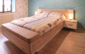 5 Bedroom Awesome Home In Louzy