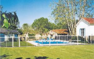 Maisons de vacances Awesome home in Cresse with 7 Bedrooms, WiFi and Outdoor swimming pool : photos des chambres