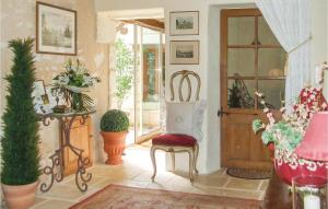 Maisons de vacances Awesome Home In Lye With Outdoor Swimming Pool : photos des chambres