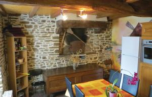 Maisons de vacances Amazing home in La Dore with 2 Bedrooms and Outdoor swimming pool : photos des chambres