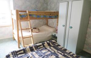 Maisons de vacances Amazing Home In La Dore With 2 Bedrooms And Outdoor Swimming Pool : photos des chambres