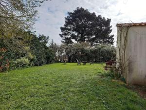 Lac Grand Lieu : maisonnette au calme avec jardin