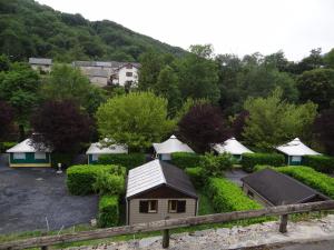 Campings Camping Le Jardin 3 etoiles - chalets, bungalows et emplacements nus pour des vacances nature le long de la riviere le Gijou : photos des chambres