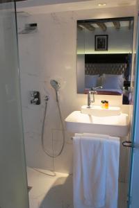 Hotels Tonic Hotel Saint Germain des Pres : photos des chambres