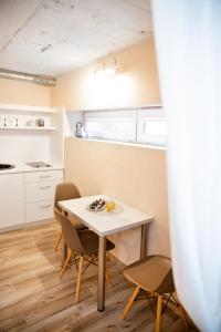 Apartment in Garage with free parking