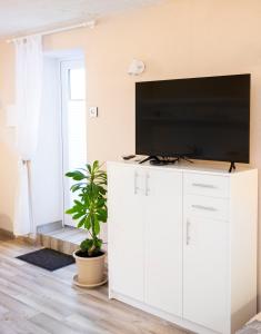 Apartment in Garage with free parking