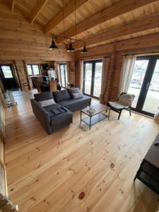 Chalets chalet de la voie verte en plein coeur du Jura : photos des chambres