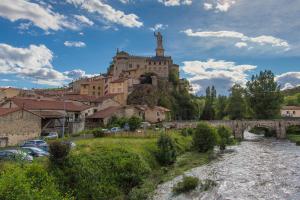 2 suites, Balnéo, 2 SDB, 3WC, Stationnement gratuit, à 5 minutes du Puy