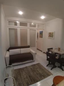 Copacabana, 1 quarto vista mar confortavel 100m da praia