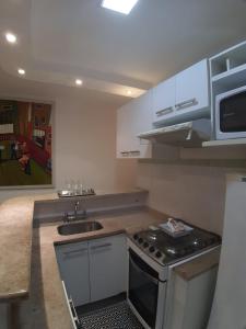 Copacabana, 1 quarto vista mar confortavel 100m da praia