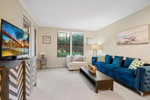 2 Bedrooms/2 Bathrooms Private Apartment with kitchen/pool - 尔湾