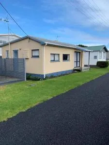 Urenui Beach Bach - Tikorangi