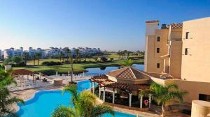 Fantastica villa con piscina en gran golf resort