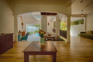 Deltora Villa - free off to Galle Fort by TukTuk
