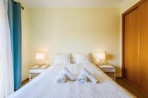 BnB Homes Ocean view Apartment with Lovely Terrace, 2 Swimming pools & Tennis court