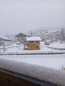 Studio MARMOTTE FONT-ROMEU 4 personnes avec balcon Résidence VAL SOLEIL entièrement rénové en juin 2021 place de PARKING & WIFI gratuit , draps & serviettes de toilettes non inclus, sabanas y toallas no incluidos