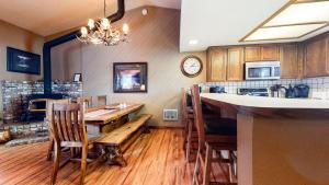 Forest Creek 28 Rustic Updated Condo