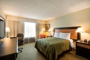 Efficiency Double Room - Accessible/Non-Smoking room in Quality Hotel and Conference Center Exton West Chester
