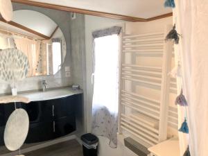 Maisons de vacances Maison de 2 chambres a Saint Gilles Croix de Vie a 300 m de la plage avec terrasse amenagee et wifi : photos des chambres