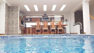 MANSÃO FRENTE A PRAIA - Locação de Suítes Privativas