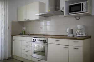 Apartment in Lopar with Terrace, Air conditioning, Wi-Fi (4612-3)