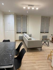 Appartements Grand F3 de 71m2 en plein centre ville Arpajon : photos des chambres