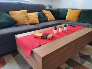 Modern 4-Star luxury apt - WFH Ready, Free Parking