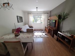 Apto com dois quartos no bairro de Jardim Camburi