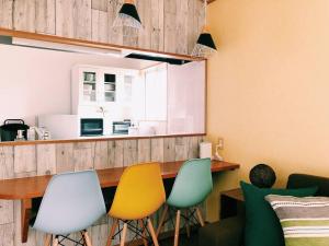 恩納村名嘉真フォレストヴィラ12時チェックアウト可ダブルベッド2台と2段ベッドとユニットバス2室