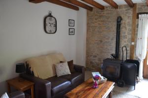Character 2 bed cottage within walking distance of barrestaurants