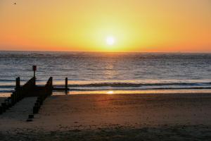 Sea Views Stunning 2 Bedroom Apartment #